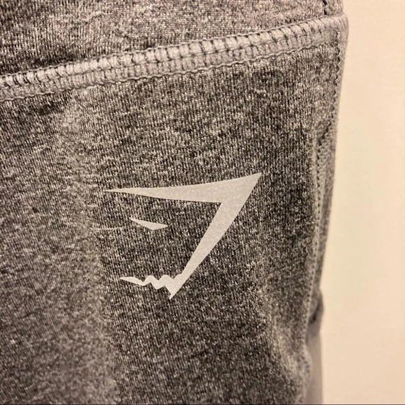 GYMSHARK  Sz M Cropped Light Grey w/ Mesh & Pocket Leggings - Picture 2 of 8